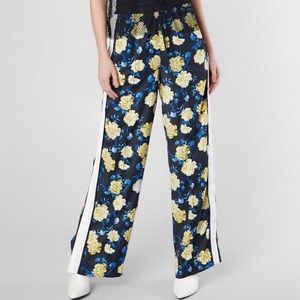 Kendall & Kylie Yellow Satin Floral Snap Pants